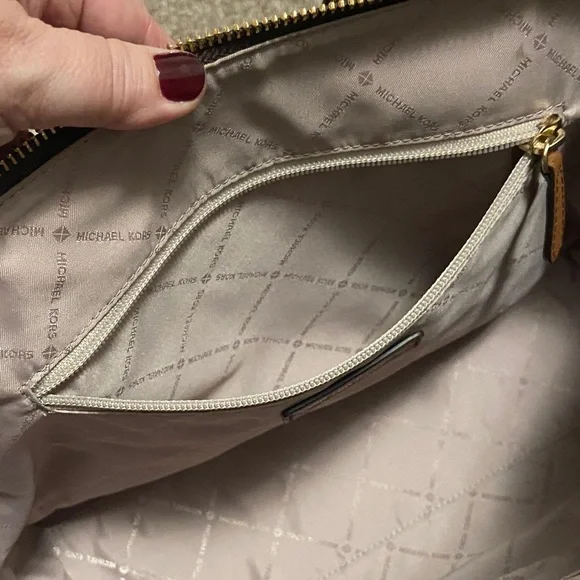 Michael Kors Signature Brown and Tan Tote🤎LIKE NEW🤎SUPER CLEAN🤎 - Picture 8 of 13